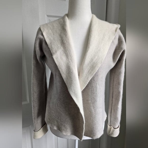 Tahari Sweaters - Tahari Cashmere Cream and Gray Open Front Cardigan Sz. Small